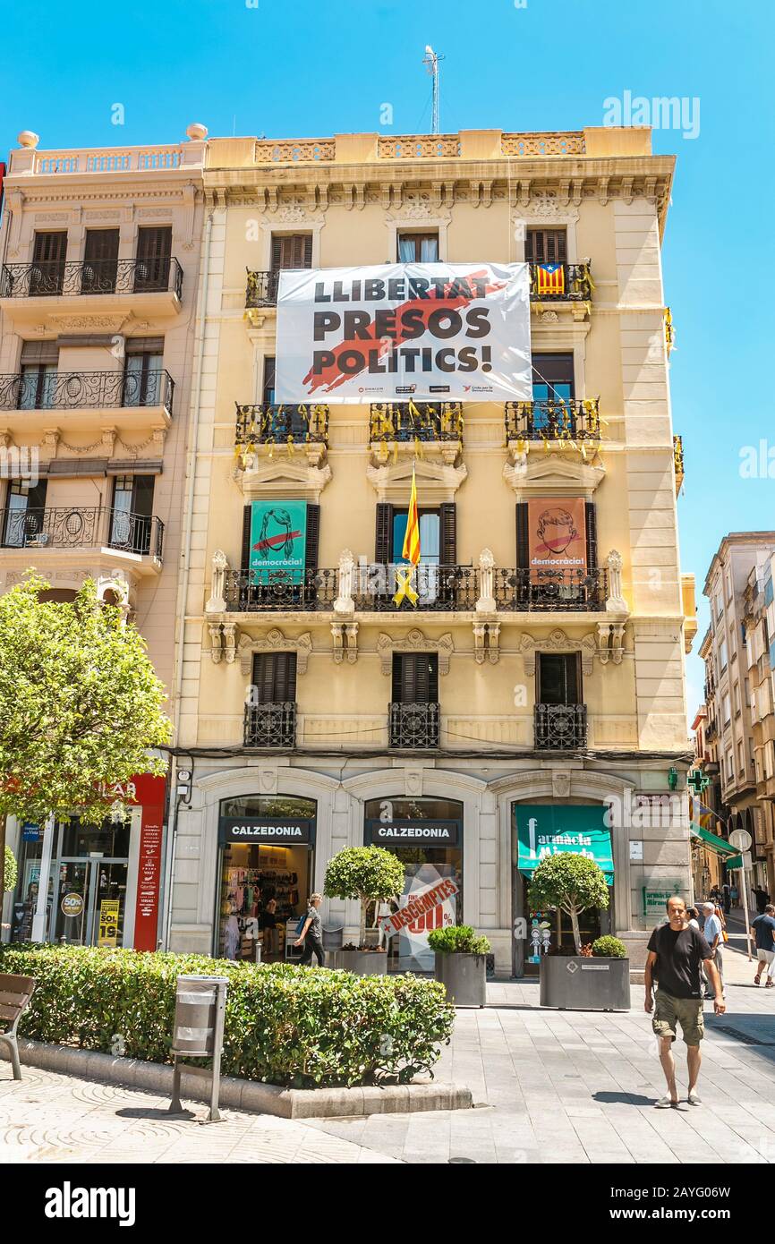 17 JULY 2018, REUS, SPAIN: Llibertat Presos Politics (Freedom for Political Prisoners) banner on a typical Catalonian balcony Stock Photo