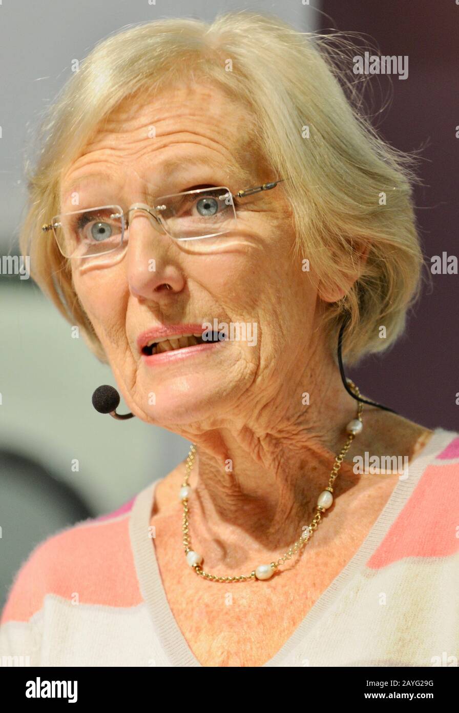 Mary Berry. Cookery Demonstration, Ideal Home Show, Earls Court, London. UK Stock Photo
