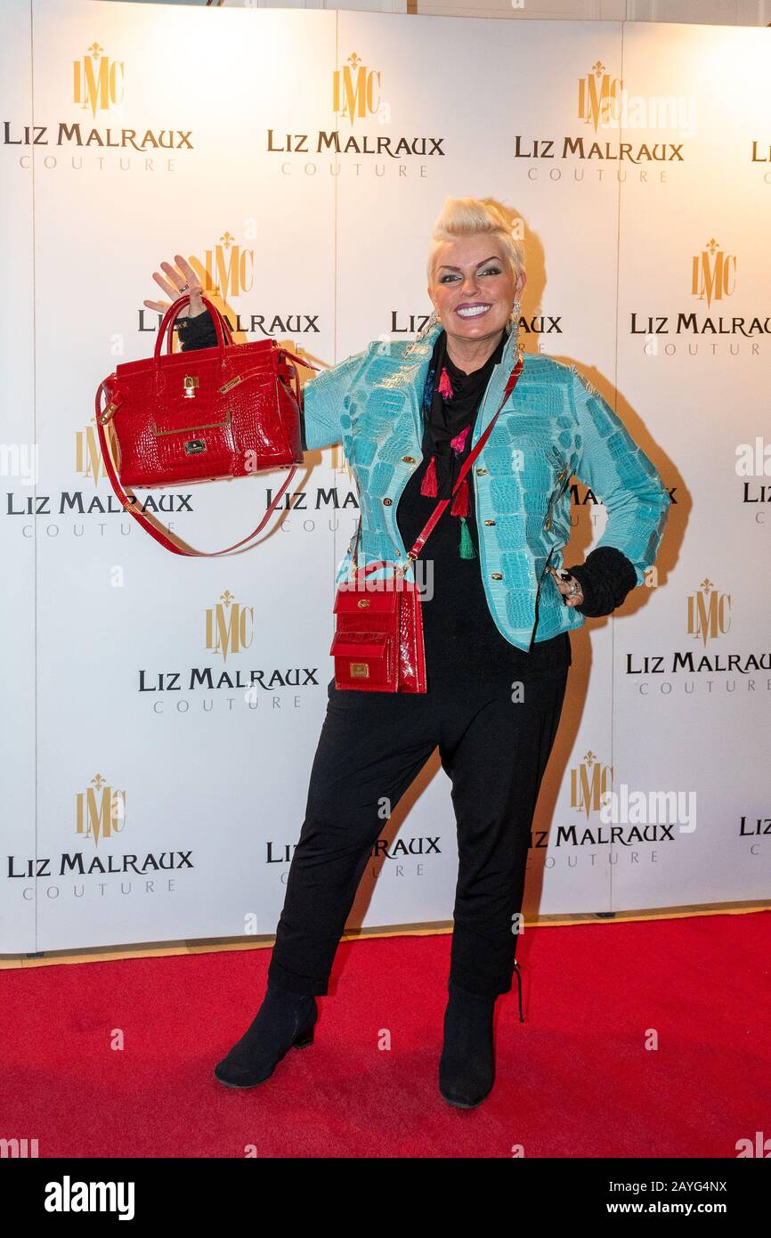 Claudia Gülzow - Maklerin, Liz Malraux Couture, Modenschau 2020, Hamburg, Hotel Atlantic Kempinski, Weißer Saal Stock Photo