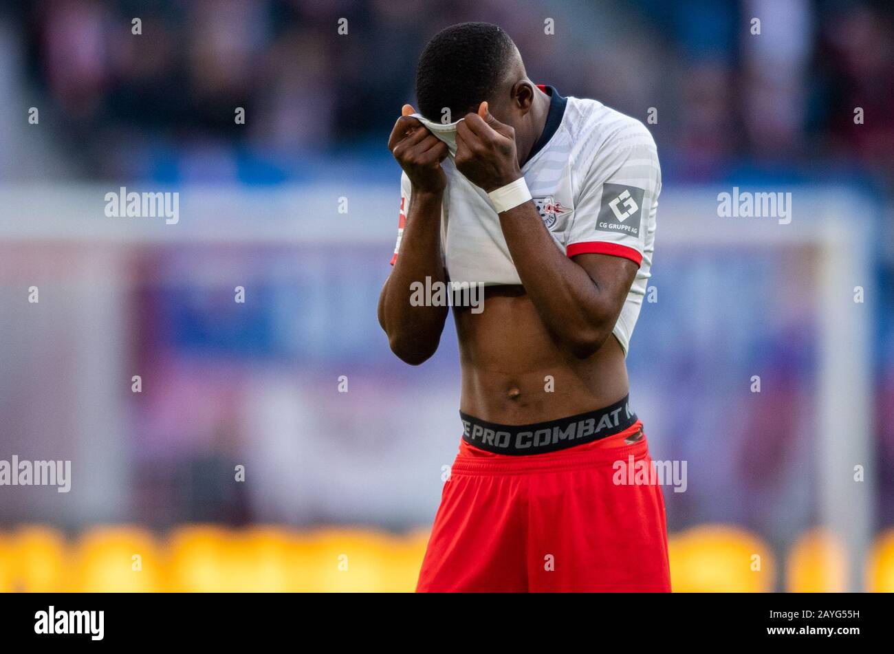 Duesseldorf, Germany. Paderborn, Deutschland. 15th Feb, 2020. Leipzig,  Germany. 15th Feb, 2020. Football: Bundesliga, RB Leipzig - SV Werder  Bremen, 22nd matchday, in the Red Bull Arena. Leipzig's Nordi Mukiele after  foul.