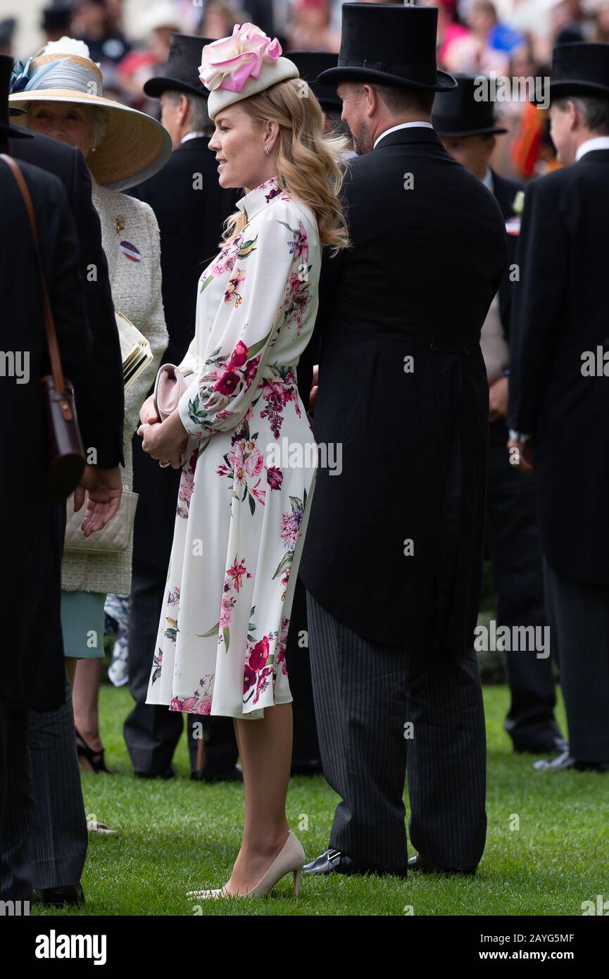 Royal Ascot Ladies Day, Ascot Racecourse, UK. 20th June, 2019. Autumn Phillips and husband Peter Phillips in the Parade Ring at Royal Ascot. Credit: Maureen McLean/Alamy Stock Photo