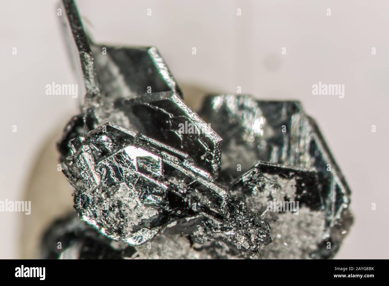 Black shiny crystal hi-res stock photography and images - Alamy