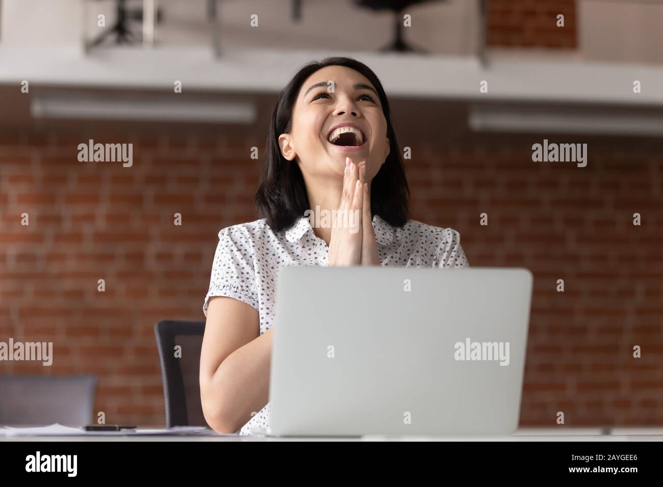 Happy employee computer hi-res stock photography and images - Alamy