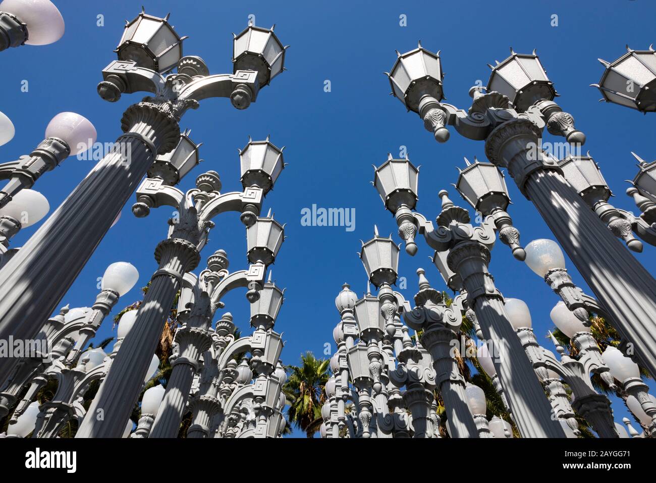 “Urban Light” art installation by Chris Burden at the Los Angeles County Museum of Art, LACMA,  on Wilshire Boulevard, LA, California, USA Stock Photo