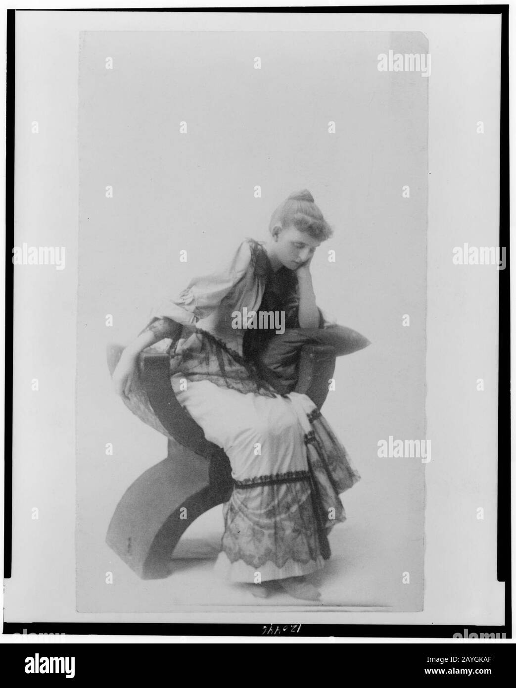 Frances Benjamin Johnston, full-length portrait, seated, facing left, looking downward, resting her head on her left hand Stock Photo