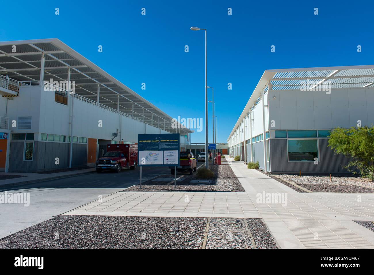 The ALMA (Atacama Large Millimeter/submillimeter Array) facilities ...