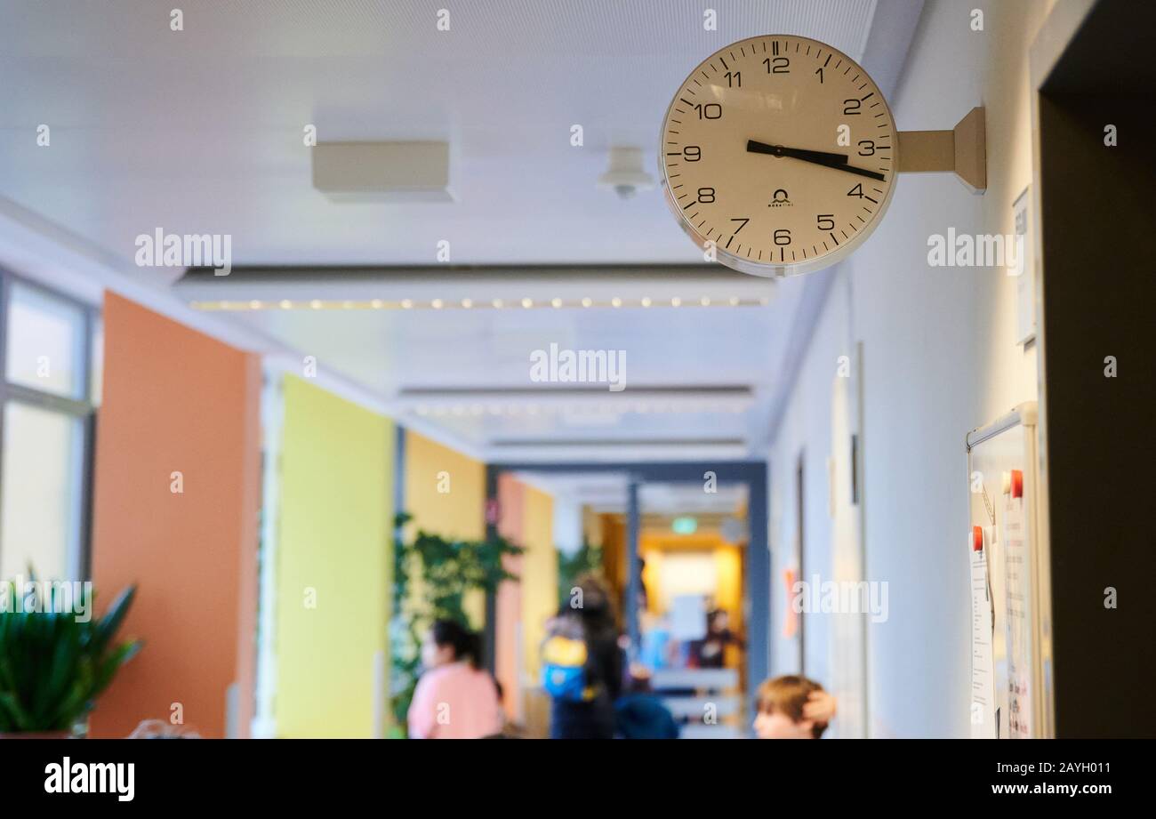 Berlin, Germany. 13th Feb, 2020. 3:18 pm shows the clock in the hallway ...