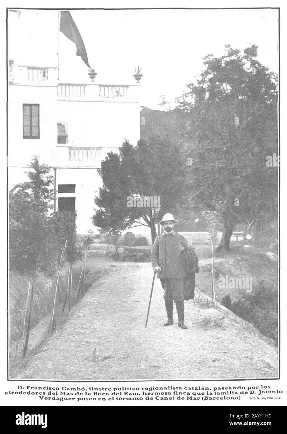 Francisco Cambó paseando por los alrededores del Mas de la Roca del Ram en Canet de Mar, de Mas, Nuevo Mundo, 27-06-1907. Stock Photo