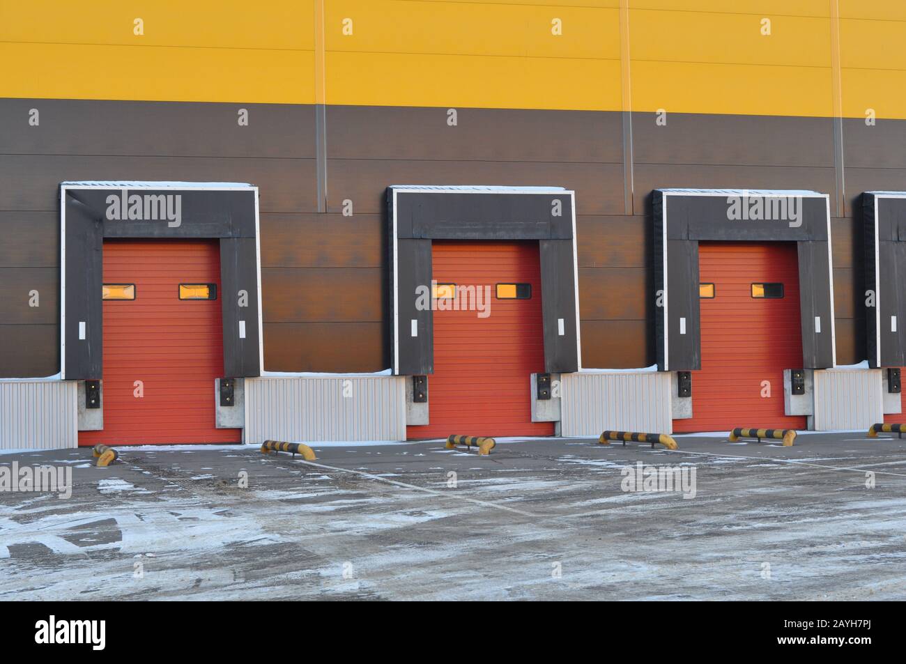 Front view of loading docks of a modern logistics center. Logistics Stock Photo Alamy