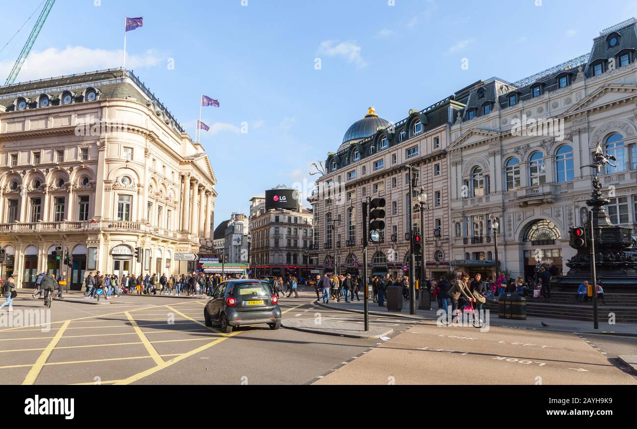 COPRIASSE DA STIRO SEXI - SPIRITOSI - Piccadilly Circus