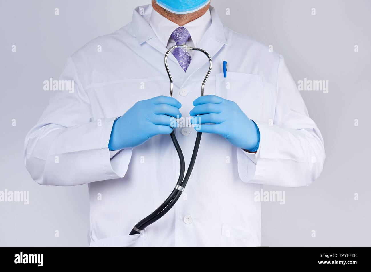 Doctor in black tie stethoscope hi-res stock photography and images - Alamy