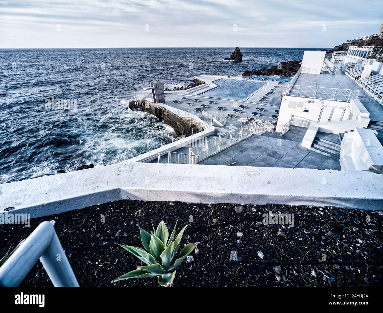 View into the North Atlantic from the Frente Mar lido in Funchal on the vacation island of Madeira, Portugal, European Union Stock Photo