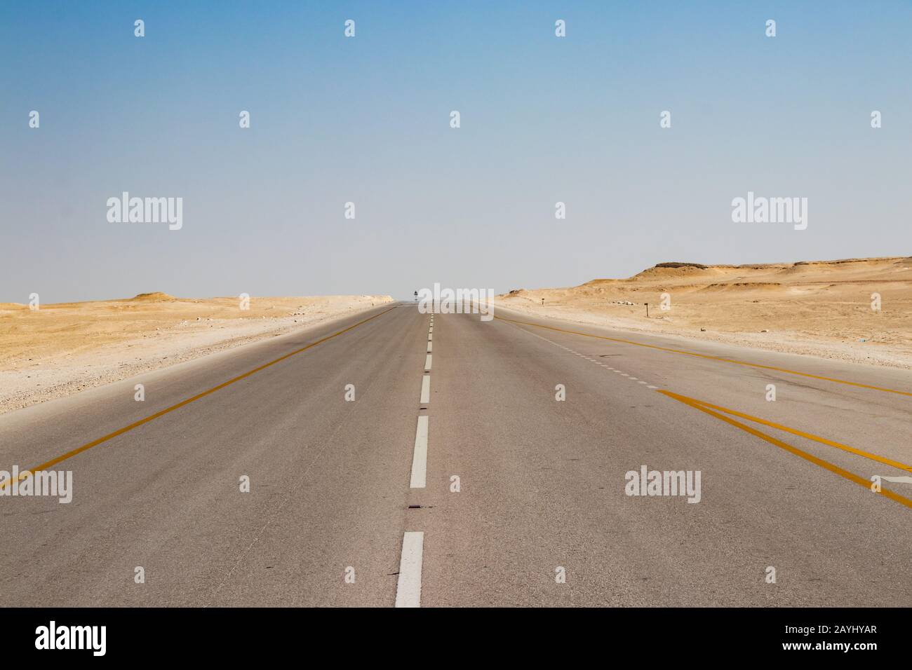Highway desert road oman hi-res stock photography and images - Alamy