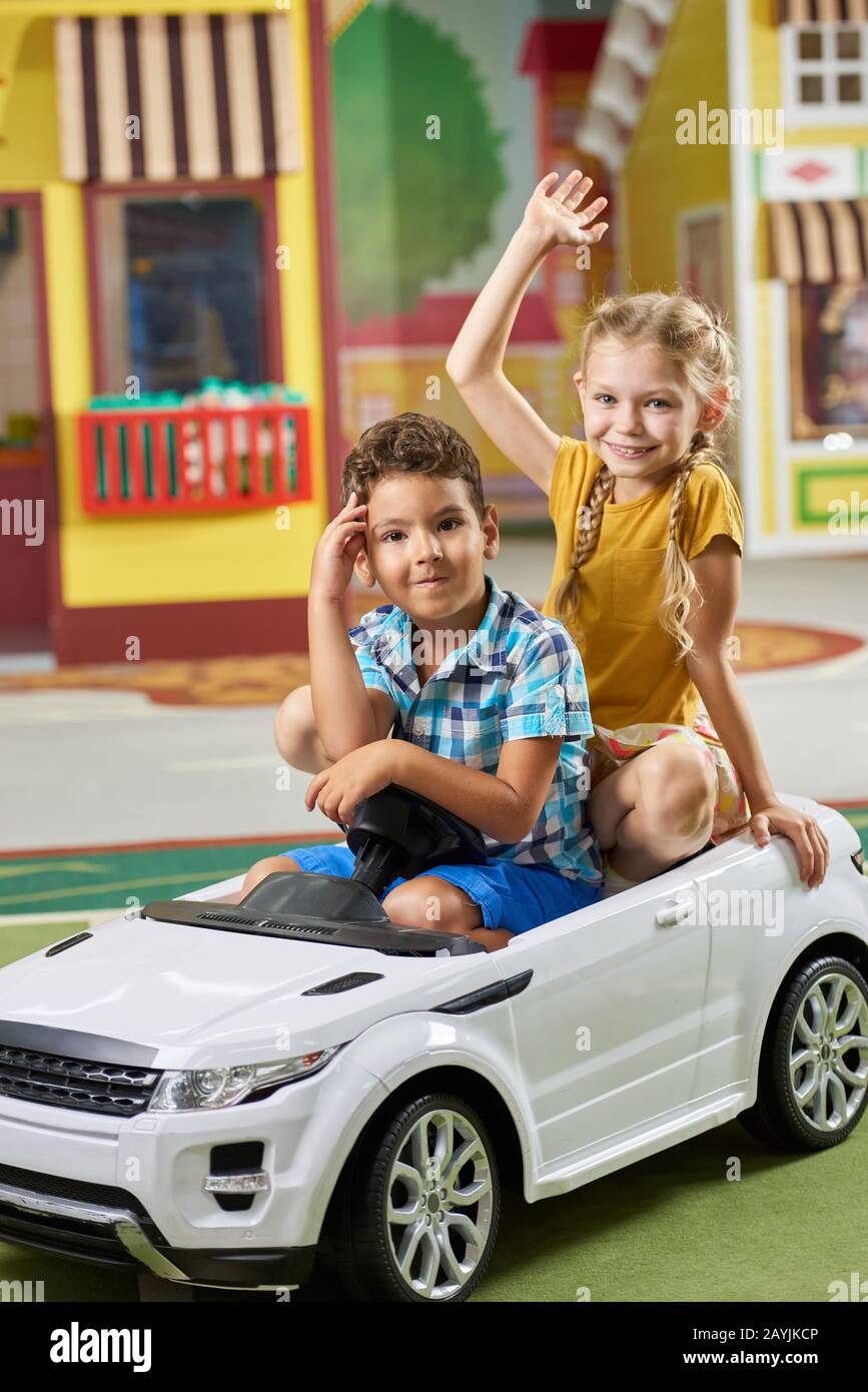 kids sitting car