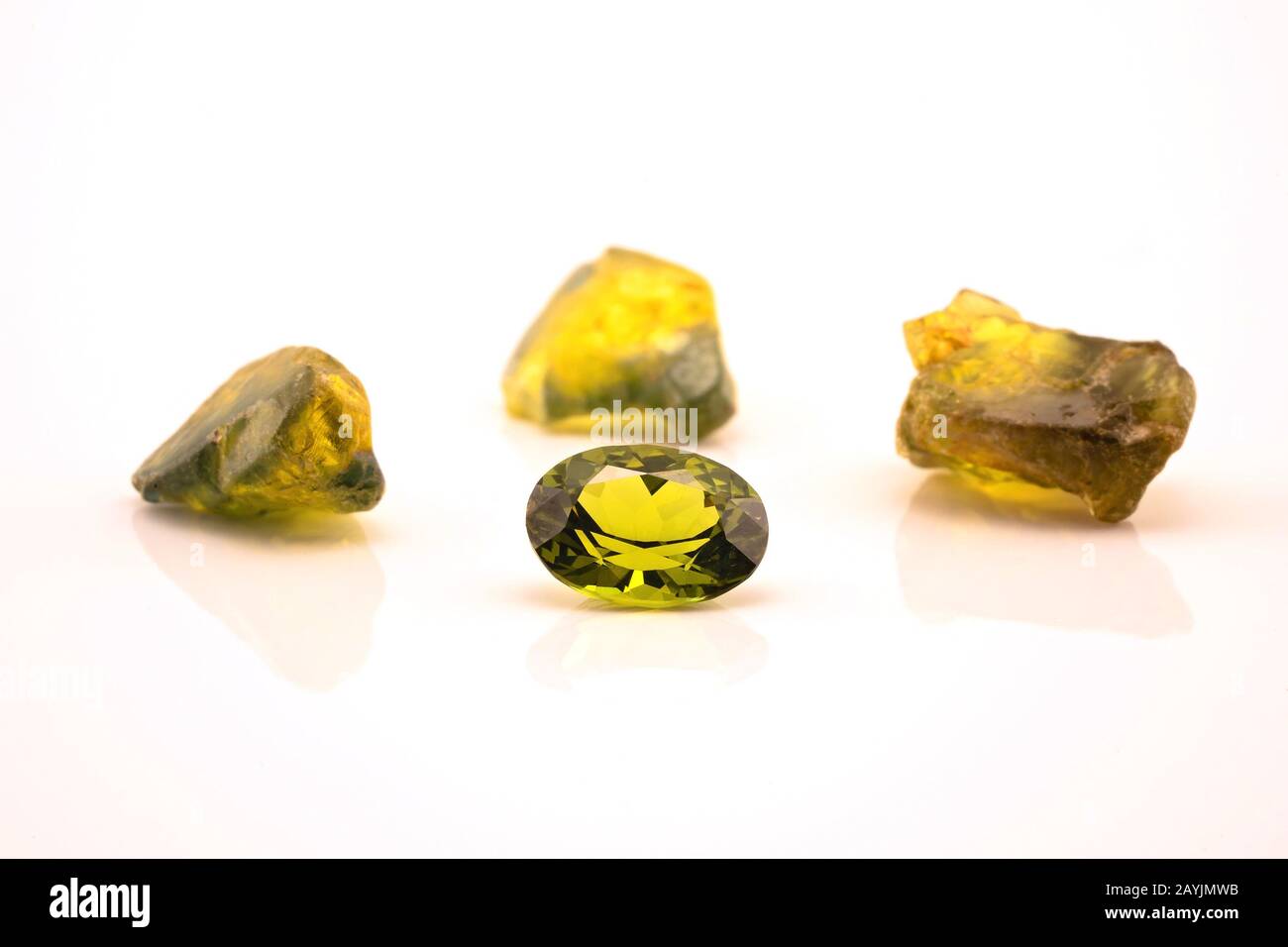 Cut And Uncut Sapphires Hi Res Stock Photography And Images Alamy