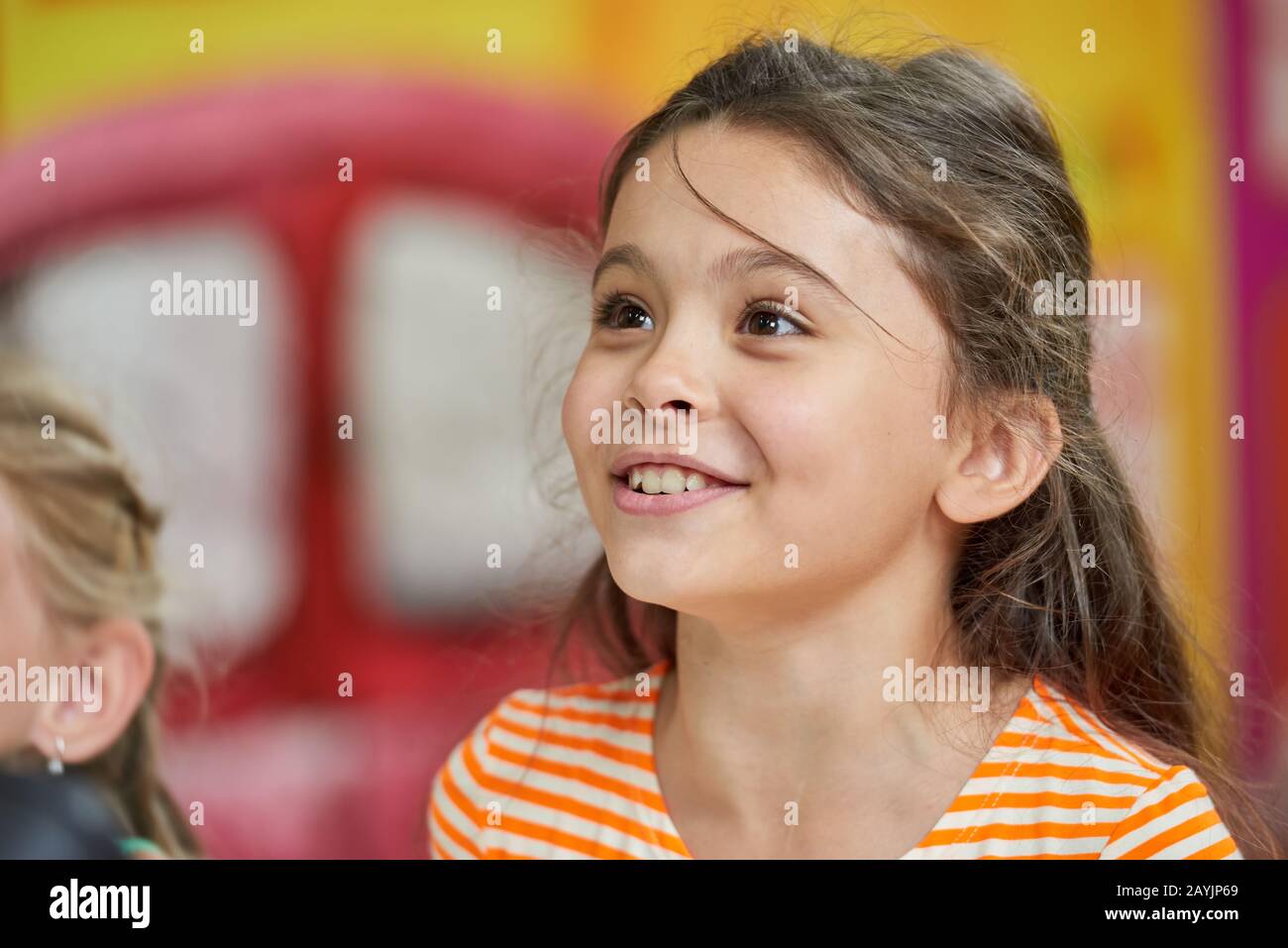 Portrait of happy smiling little girl Stock Photo - Alamy