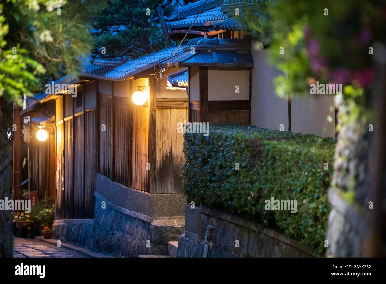 Traditional Japanese architecture at night Stock Photo