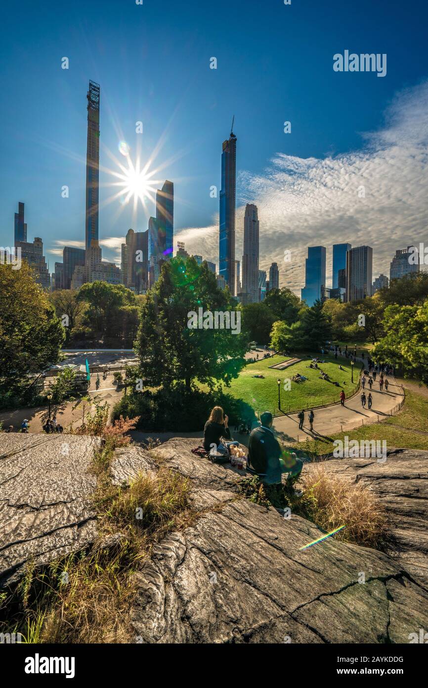 NEW YORK, USA - OCTOBER 12:  View of sunlight shining through city buildings from Umpire Rock in Central  Park on October 12, 2019 in New York Stock Photo