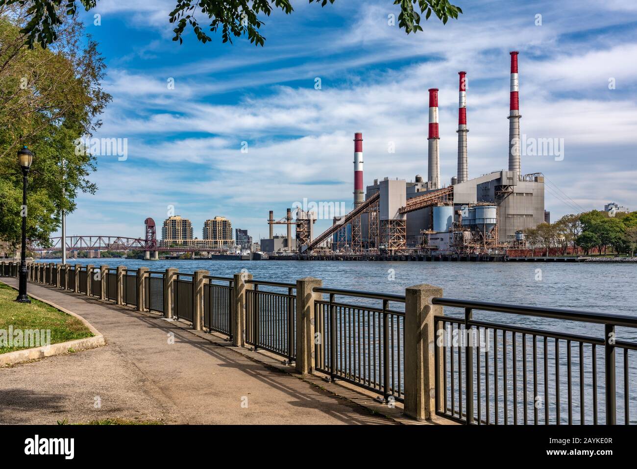 NEW YORK, USA - OCTOBER 13: Riverside walking path in Roosevelt Island with a view of the Ravenswood Generating Station on October 13, 2019 in New Yor Stock Photo