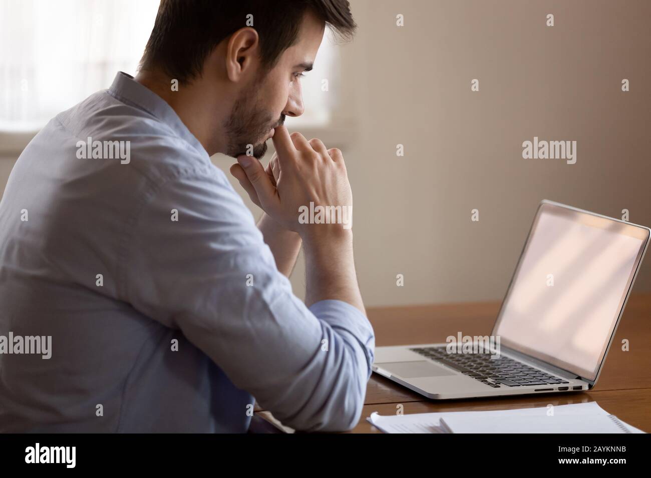 Computer Screen Thinking Student thinking contemplating hi-res stock photography and images - Alamy