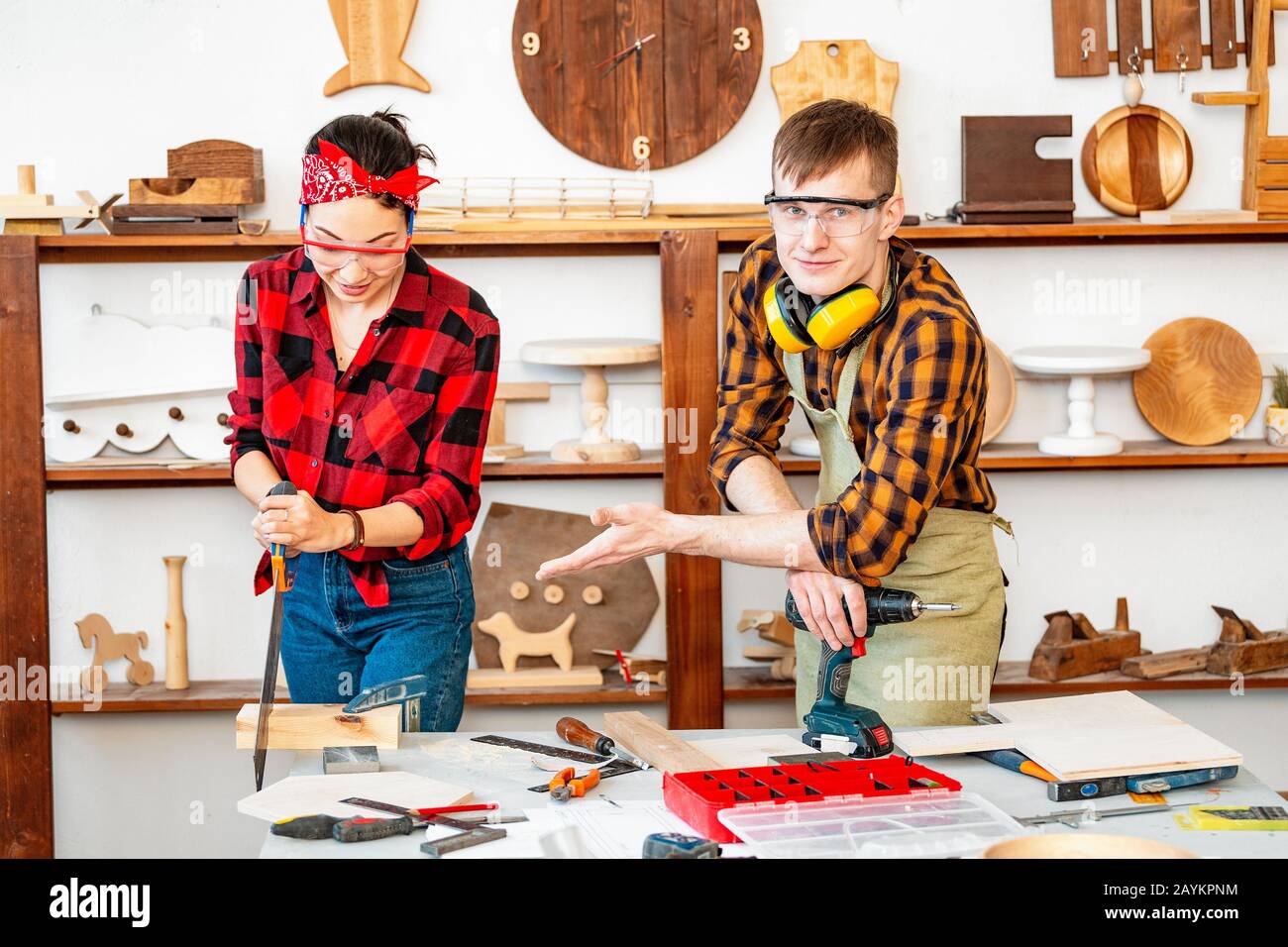 Woman man teamwork carpentry shop hi-res stock photography and images ...