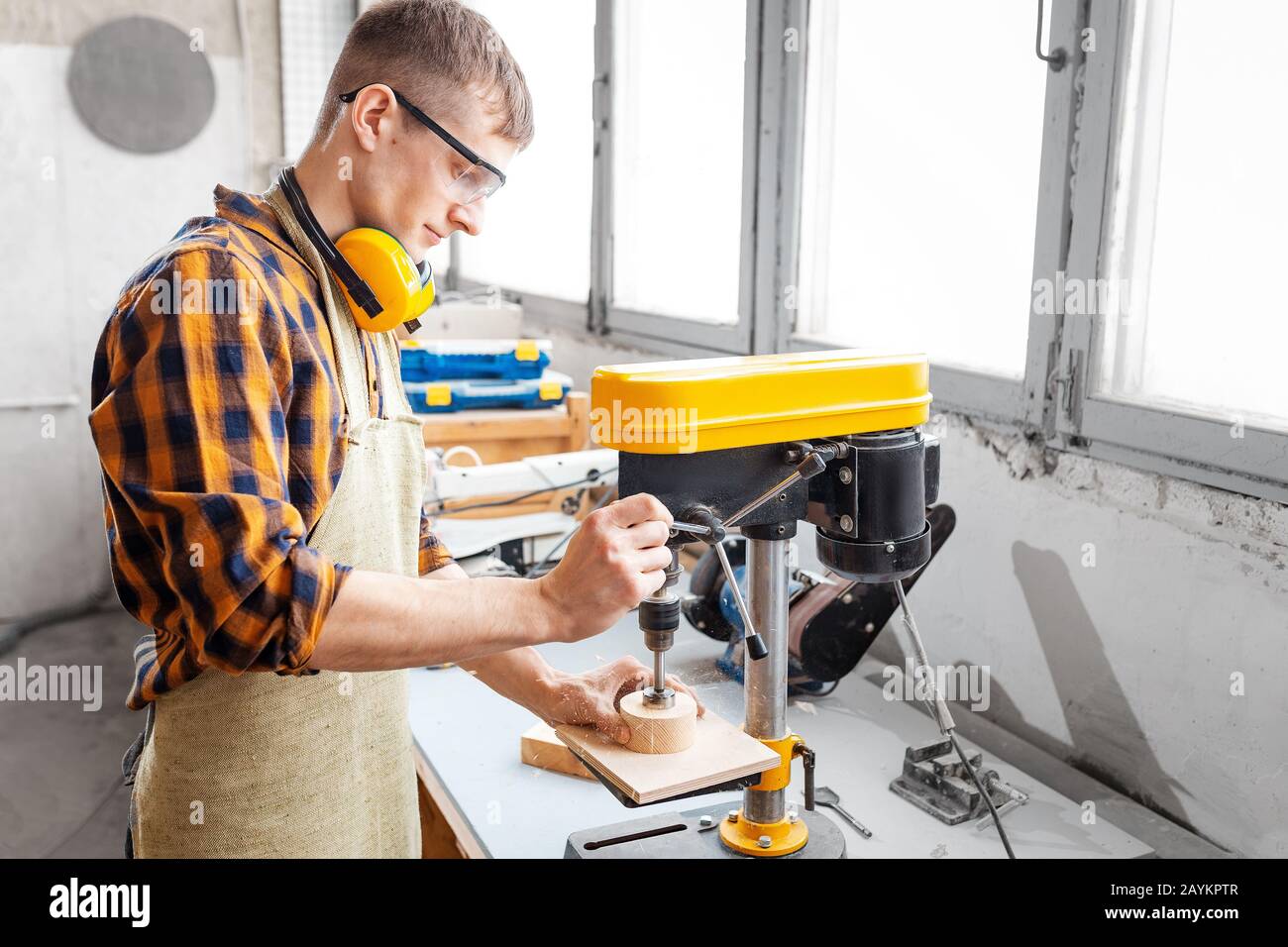 Machinist working on machine hires stock photography and images Alamy