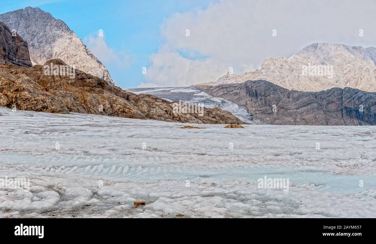 Snowy dachstein mountains hi-res stock photography and images - Alamy