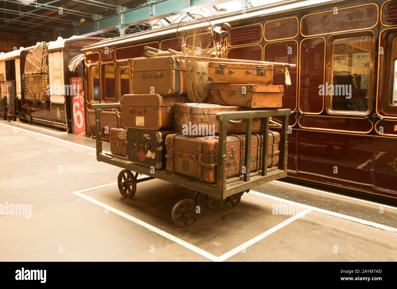 Uk transport suitcase luggage hires stock photography and images Alamy