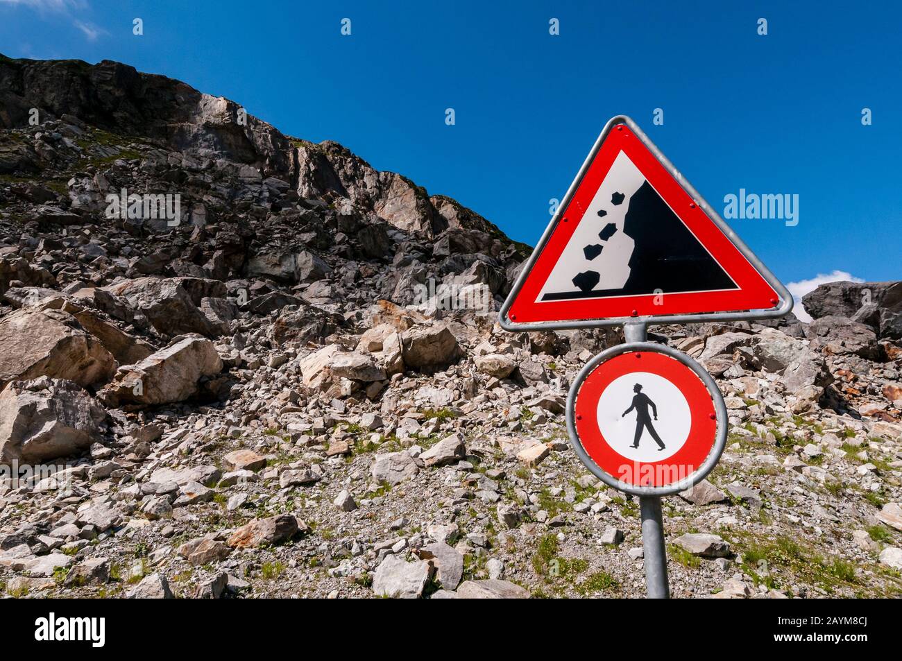 Warning sign rock fall, Susten Pass, on the way to the Stein Glacier, Switzerland Stock Photo