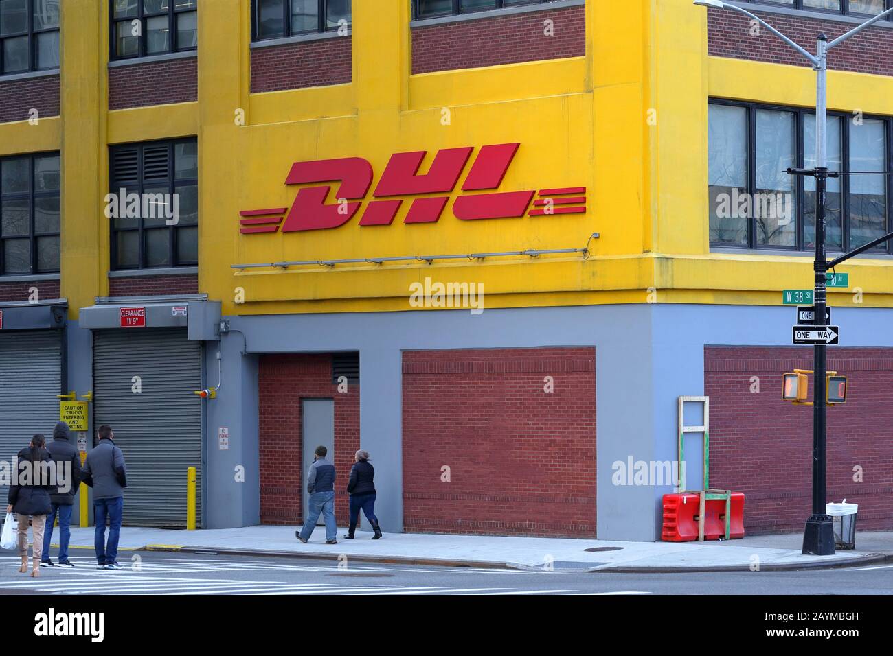 Dhl Warehouse High Resolution Stock Photography and Images Alamy
