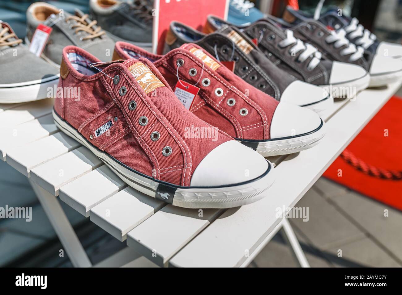 Mustang sneakers khaki