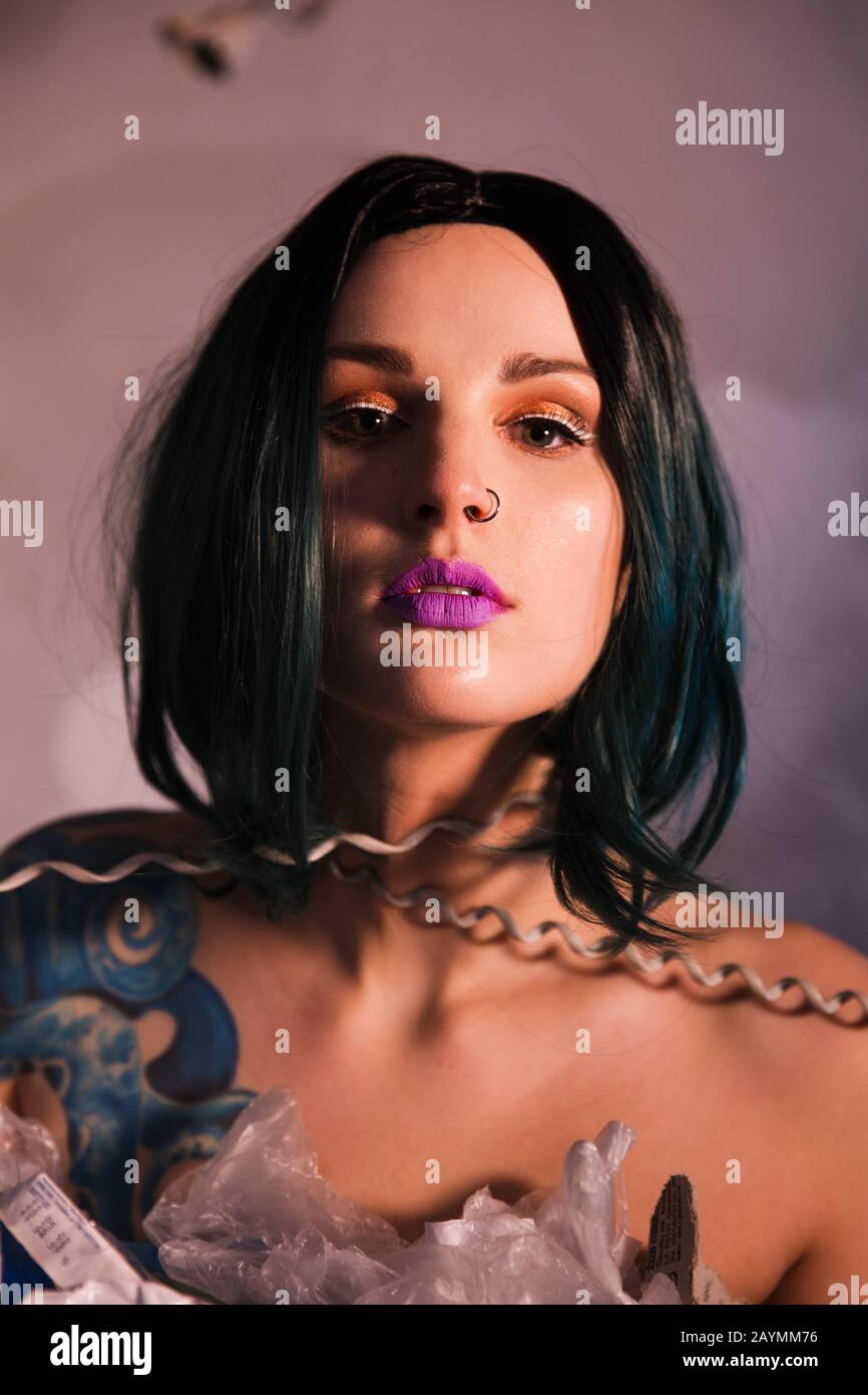 Strangled girl hi-res stock photography and images - Alamy