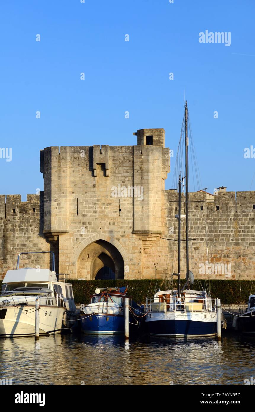 The Medieval Town Gate, Porte de Remblais, City Walls and the Canal de Rhône à Sète, Aigues-Mortes Camargue Provence France Stock Photo