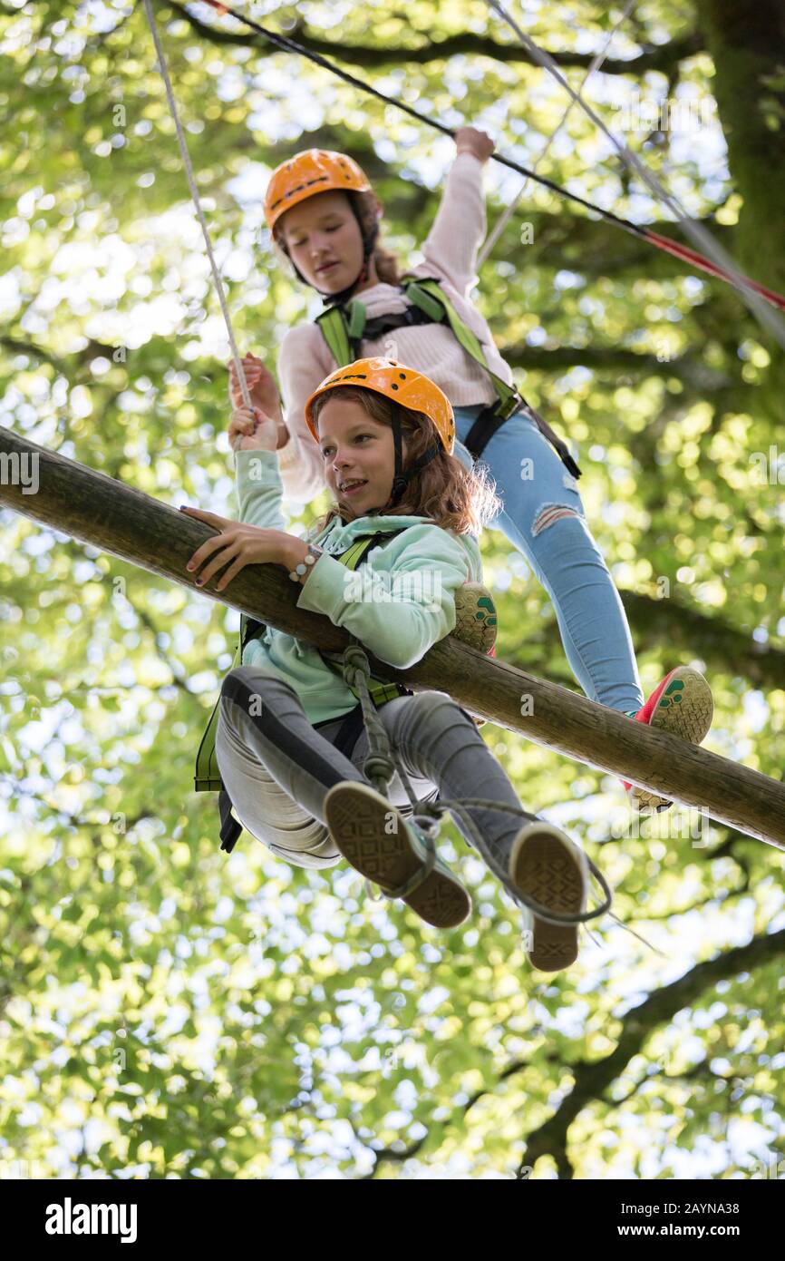 Teenagers on outdoor pursuit course Stock Photo