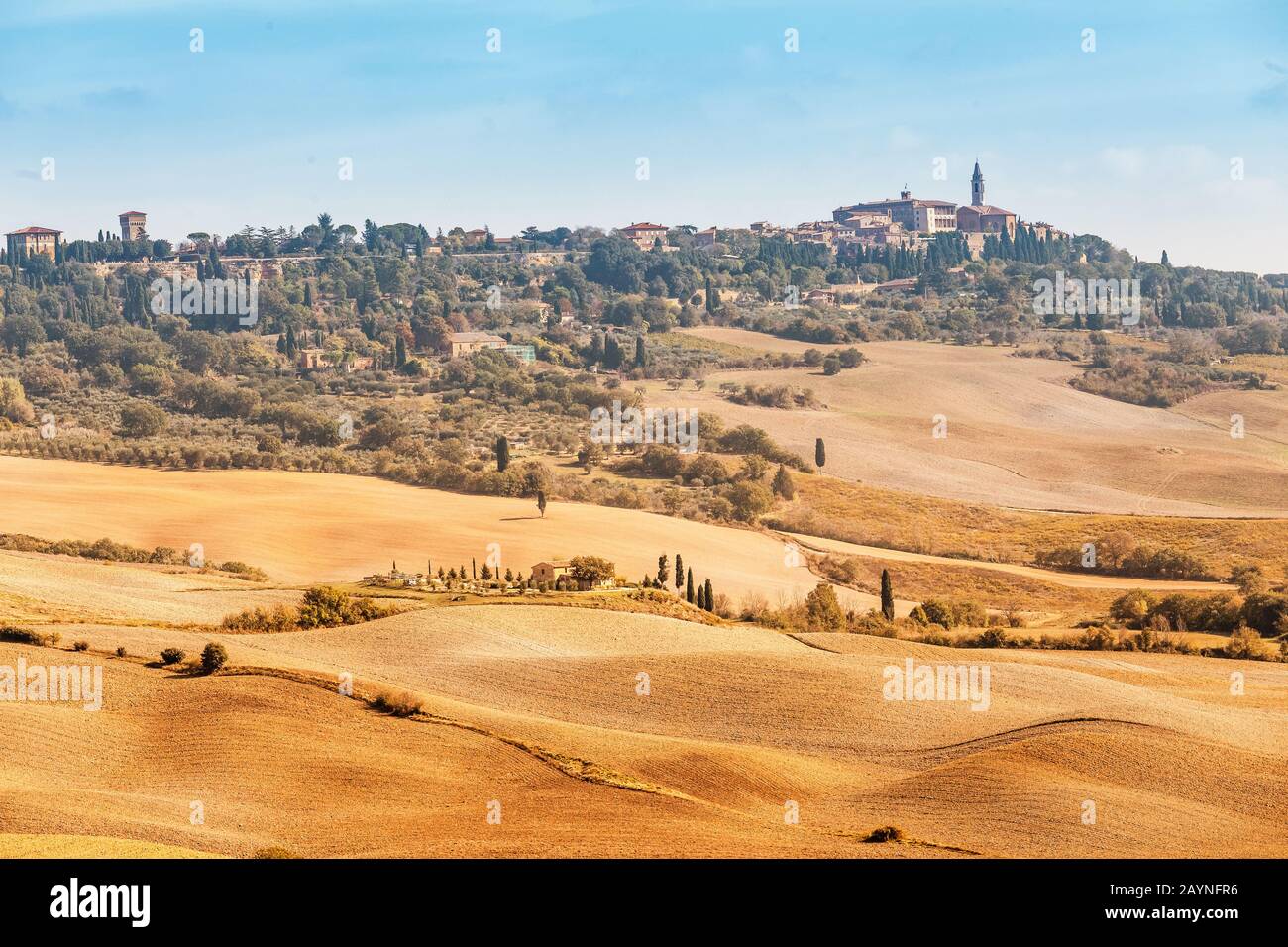 Panorama view of pienza on a hill hi-res stock photography and images ...