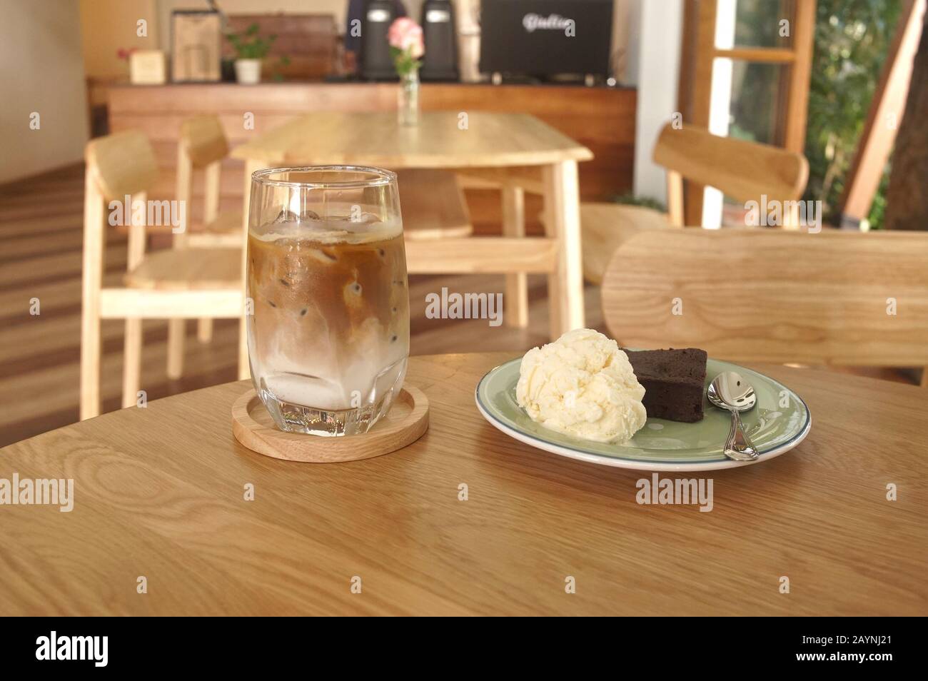 Iced coffee latte recipe at cofee shop stock photo alamy