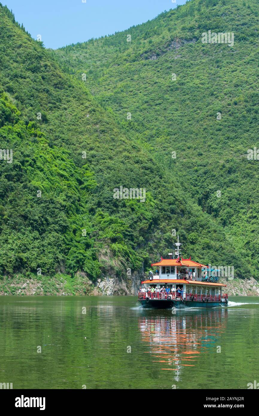 Tributary of yangtze river hires stock photography and images Alamy