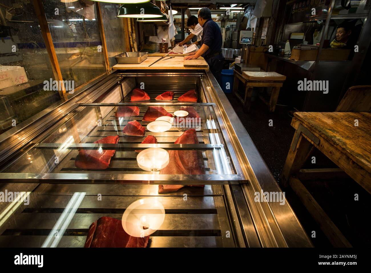 Tuna in the fridge in Tsukiji Fish Market. Tokyo, Japan Stock Photo Alamy