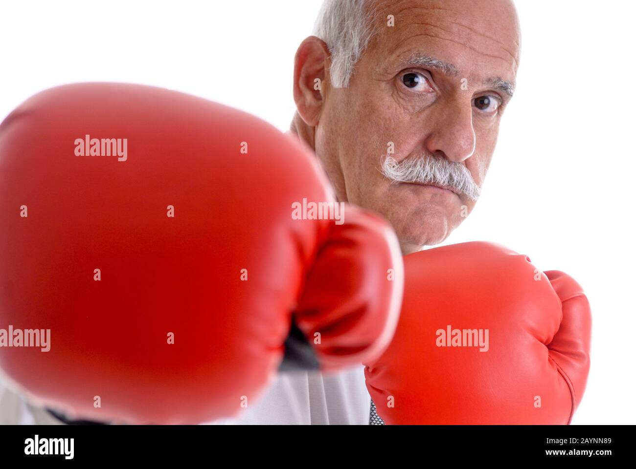Rentner mit Boxhandschuhe Stock Photo