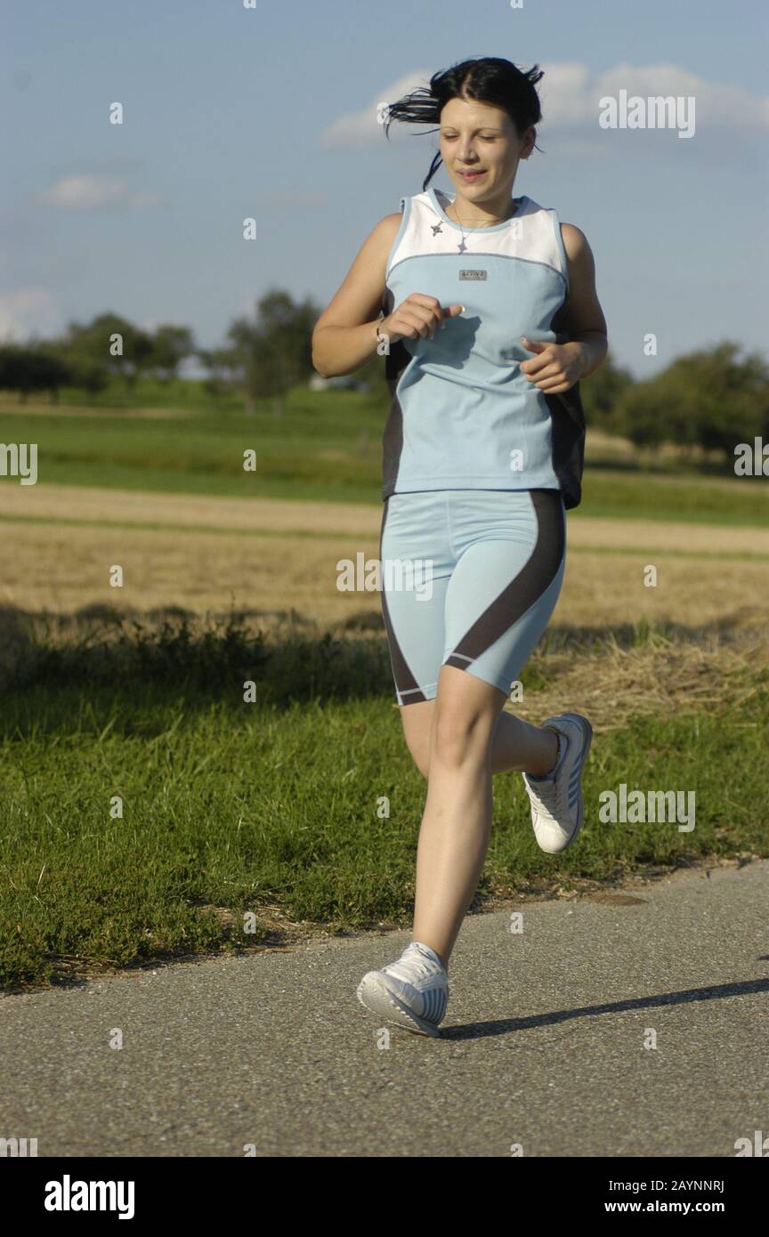 Junge Frau beim Jogging Stock Photo