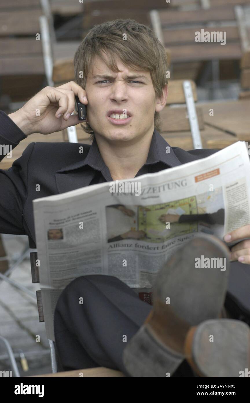 Gesch‰ftsmann mit Tageszeitung Stock Photo