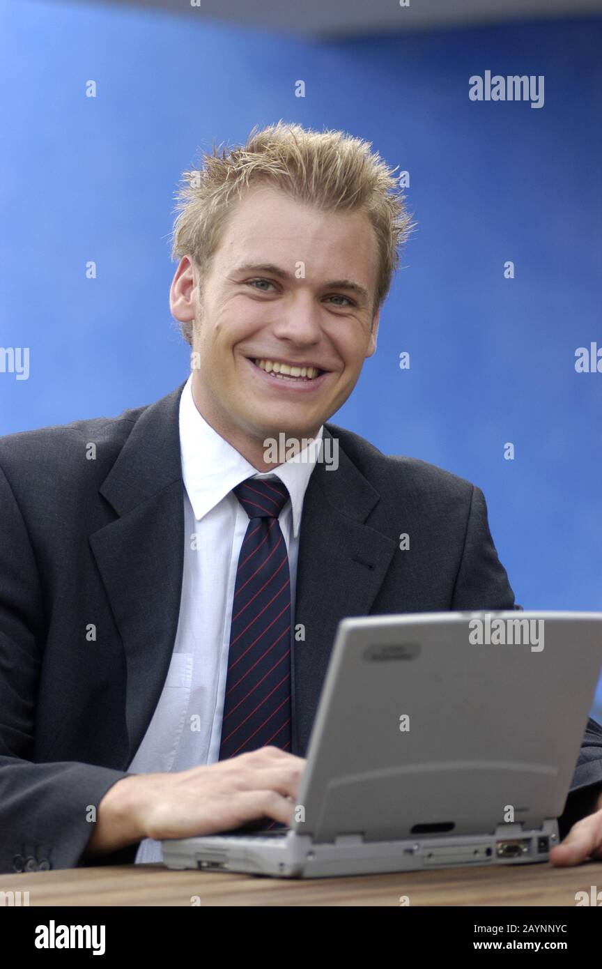 Businessmann mit Laptop Stock Photo