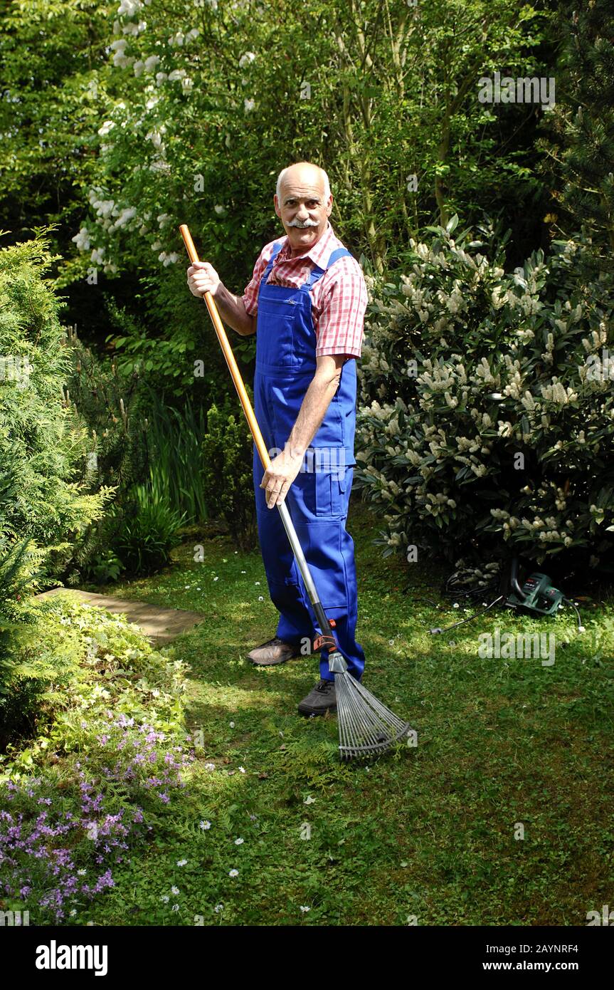 Rentner arbeiten hires stock photography and images Alamy