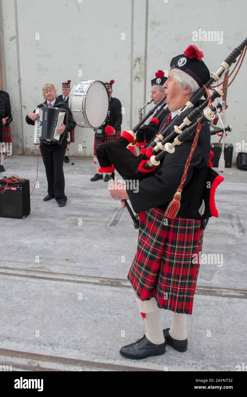 Bagpipe band hires stock photography and images Alamy