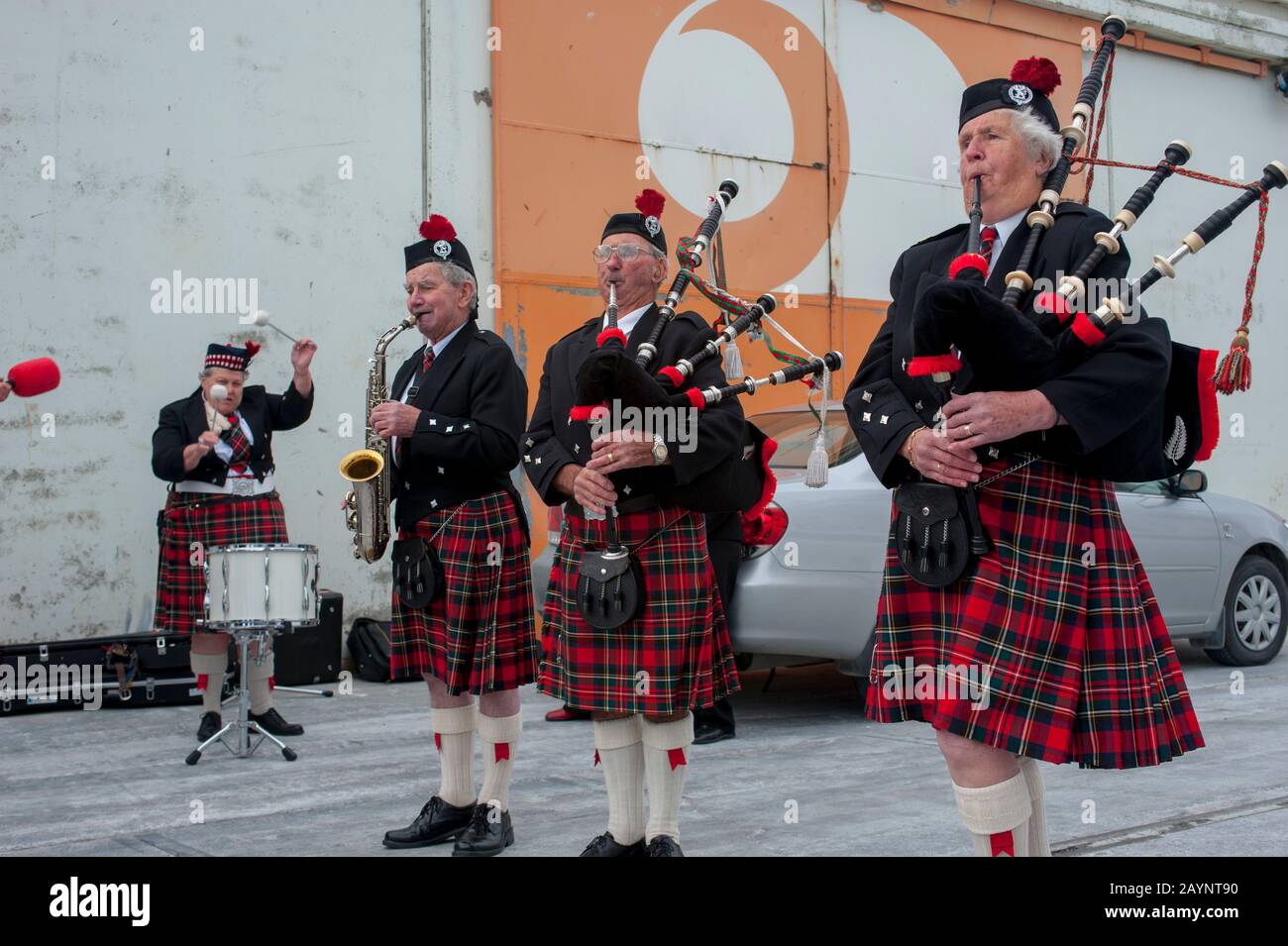 Bagpipe band hires stock photography and images Alamy