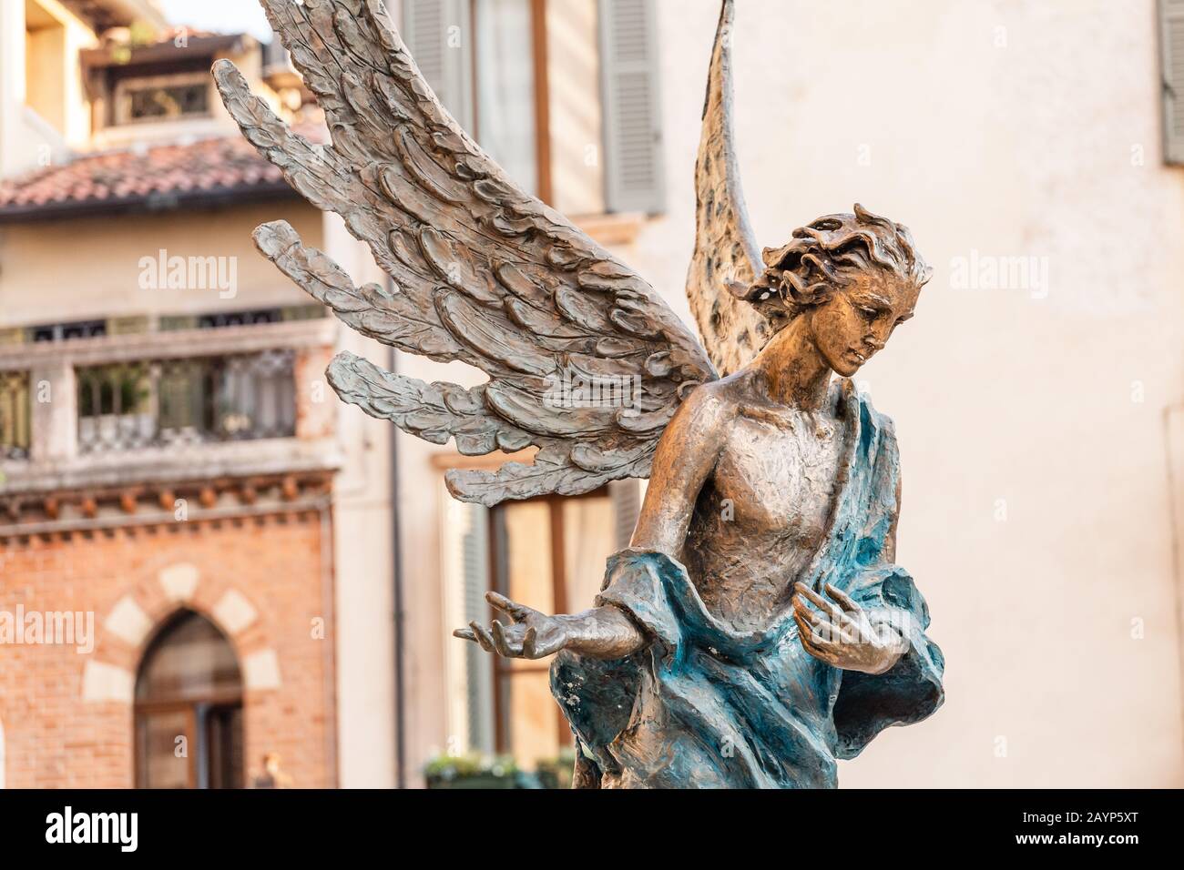 20 OCTOBER 2018, VERONA, ITALY: statue of an angel in front of Duomo cathedral Stock Photo - Alamy