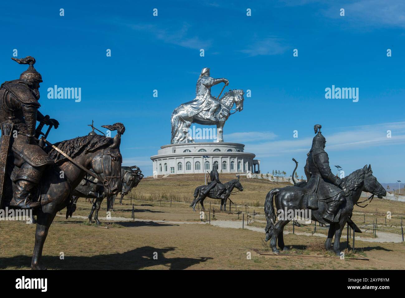 Владение великого хана. Статуя Чингисхана в Монголии. Памятник Чингисхану в Монголии. Конная статуя Чингисхана. Памятник Чингисхану в Казахстане.