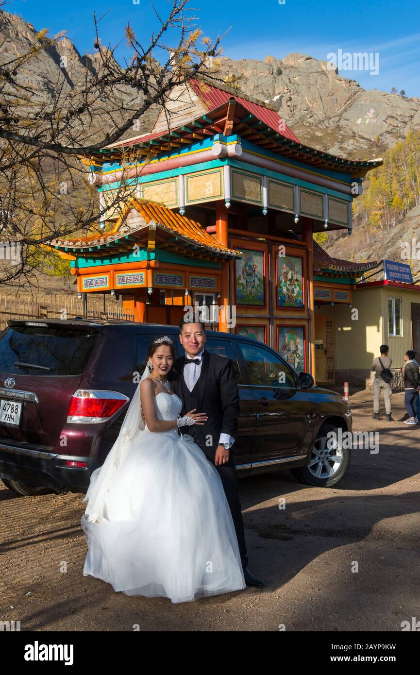 https://c8.alamy.com/comp/2AYP9KW/a-wedding-couple-in-gorkhi-terelj-national-park-which-is-60-km-from-ulaanbaatar-mongolia-2AYP9KW.jpg