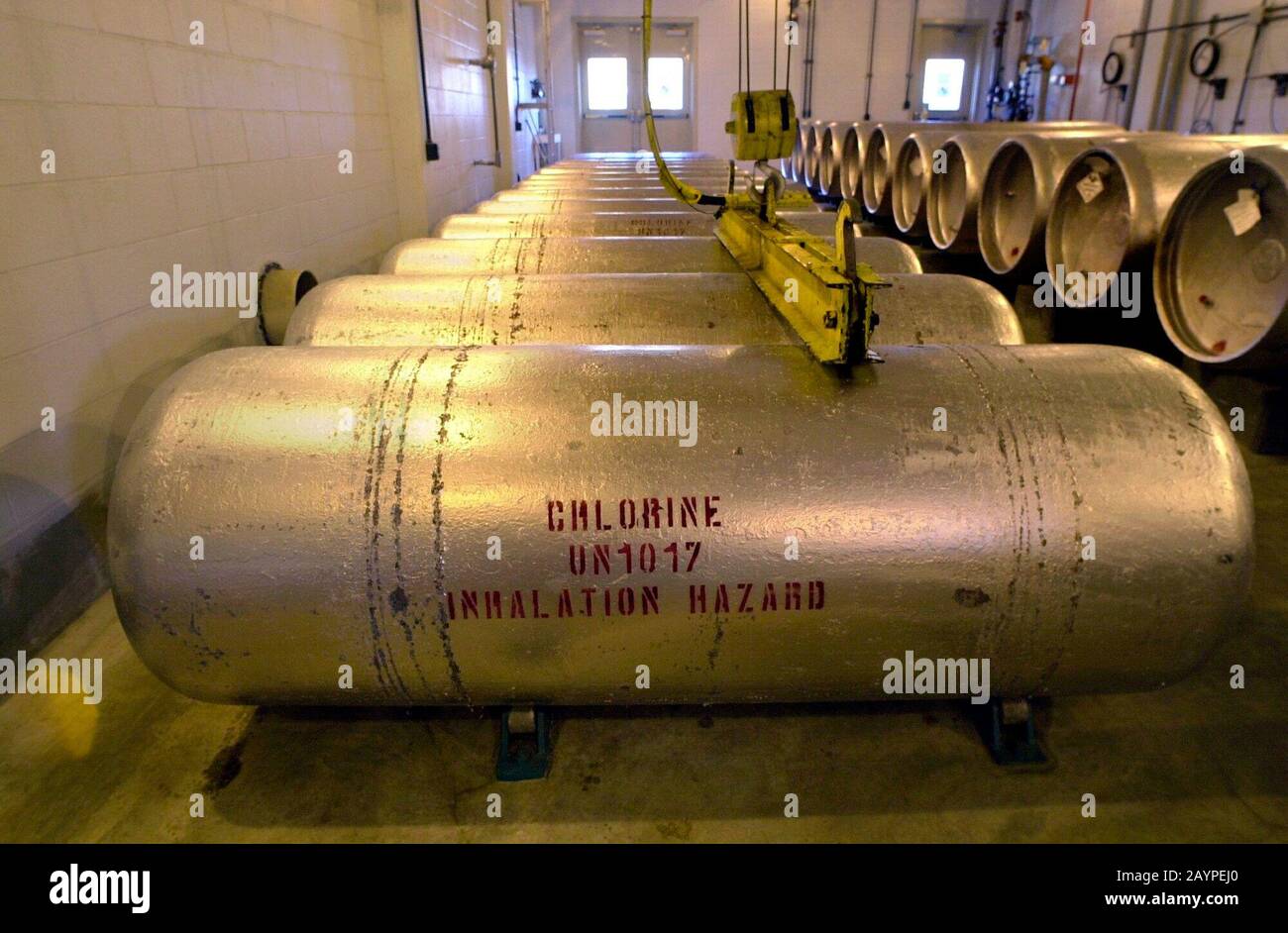 Chlorine gas cylinder hi-res stock photography and images - Alamy