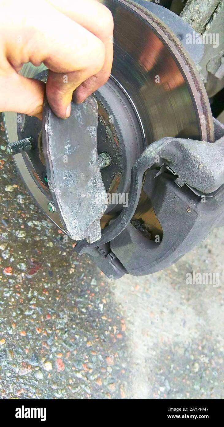 emergency repair of a broken brake pad on the road with your own hands